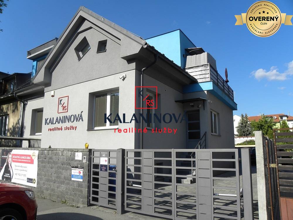 budova pohľad z boku2.JPG